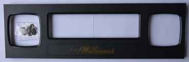 Displayblende mit goldenen Williams Logo