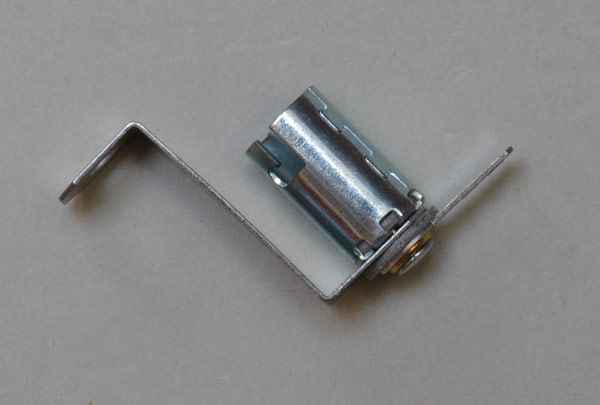 Lamp Socket Bayonet long with 1 solder lug