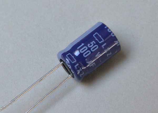 Capacitor 100 µF/50V Radial
