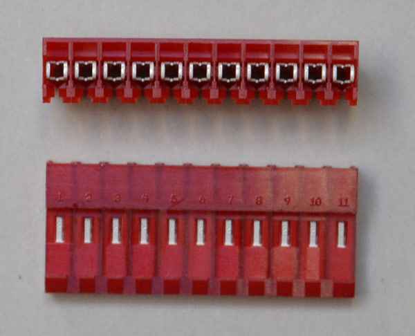 Federleiste Schneid/Klemmtechnik 11 polig rot AWG 22 RM 3.96 / 0.156