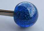 Abschußstange mit transparent blauen runden Knopf und Glitzereffekt
